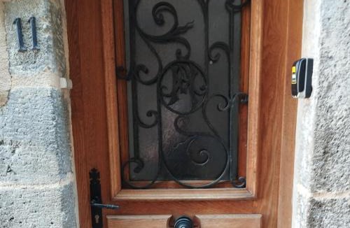 Thiers House | Nouveau Maison Thiernoise Typique