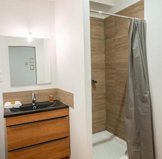 Castelnaudary Apartment | Nouveau Très beau T2 CLIMATISÉ avec terrasse Coeur de Castelnaudary Gare