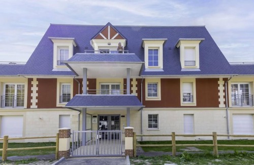 Benerville-sur-Mer Apartment | Nouvelle Vague by Interhome