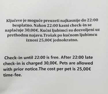 Zagreb Apartment | Nova Galerija West App Dora- parking in garage