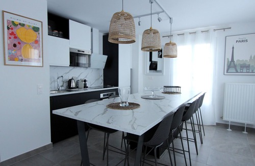 Serris Apartment | NOVA4 - Cozy apartment sleeps 8 - 20min Disney
