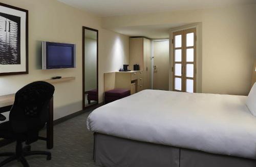 Saint-Laurent Hotel | Novotel Montréal Aéroport