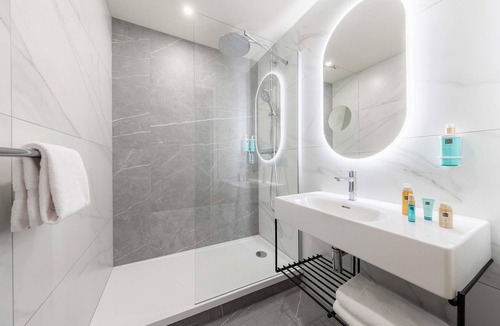 Le Kremlin-Bicetre Hotel | Novotel Paris 13 Porte d'Italie