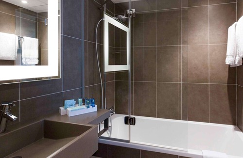 Porte d'Asnieres Hotel | Novotel Paris 17