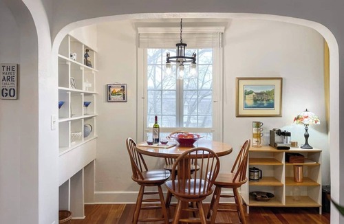West Annapolis Cottage | Now available for USNA Commissioning Week! 16-22 May. Easy walk to Stadium. Your Annapolis Waterfront retreat for a weekend getaway.