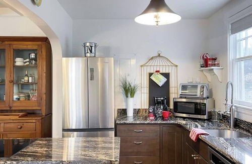 West Annapolis Cottage | Now available for USNA Commissioning Week! 16-22 May. Easy walk to Stadium. Your Annapolis Waterfront retreat for a weekend getaway.