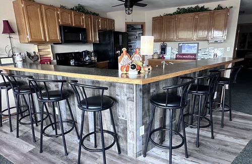 Marion House | Now booking for spring & summer! Book your lake get-away now! Boat/dock avail!