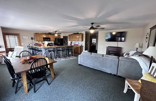 Marion House | Now booking for spring & summer! Book your lake get-away now! Boat/dock avail!