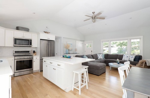 East Falmouth House | Now booking Summer 2026! Walk to Great Pond, Playground, Central AC.