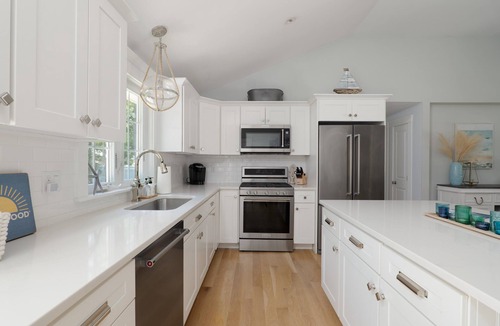 East Falmouth House | Now booking Summer 2026! Walk to Great Pond, Playground, Central AC.