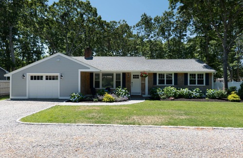 East Falmouth House | Now booking Summer 2026! Walk to Great Pond, Playground, Central AC.