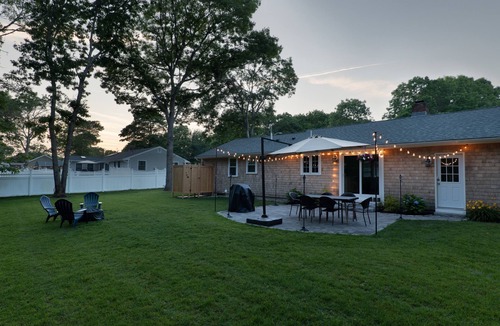 East Falmouth House | Now booking Summer 2026! Walk to Great Pond, Playground, Central AC.