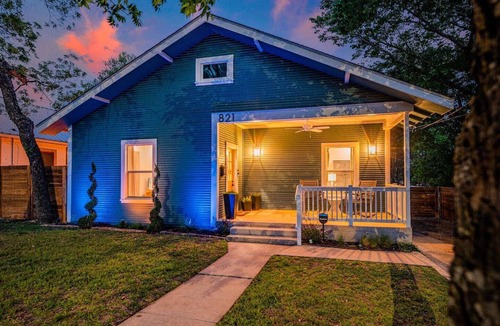 Kerrville House | NOW PET FRIENDLY! 2bed, 2 bath with pvt. yard and ping pong room!