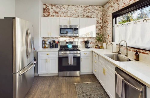 Albany House | Now with AC right in downtown PNW Albany!