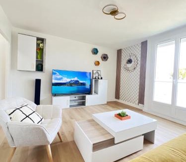 Chateau Apartment | NOZA Appartement 65m2, 2 chambres - RDC, Parking gratuit, Nantes agglo Rezé