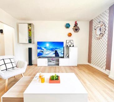 Chateau Apartment | NOZA Appartement 65m2, 2 chambres - RDC, Parking gratuit, Nantes agglo Rezé