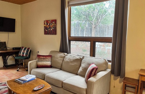 Santa Fe Apartment | nPeaceful Adobe Casita close to Plaza