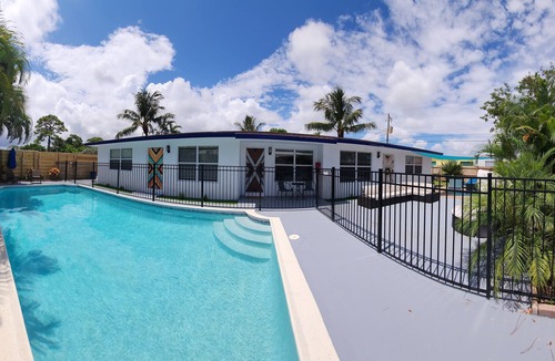 Central Oakland Park Villa | nPrivate & cozy Studio. Great location, Private Pool at the villa&Near the beach