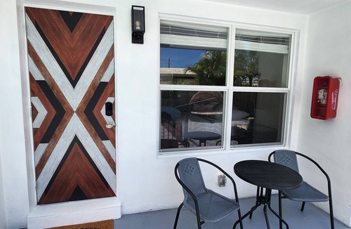 Central Oakland Park Villa | nPrivate & cozy Studio. Great location, Private Pool at the villa&Near the beach