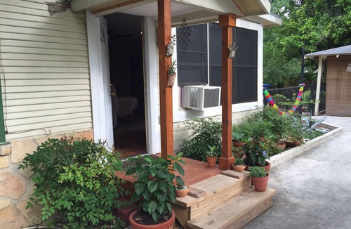 Midtown House | nPrivate Romantic Retreat– 8 Min to Downtown SA