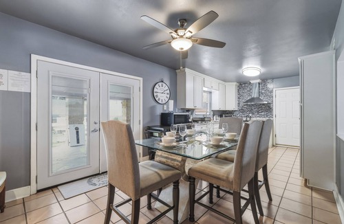 West San Antonio House | Nr Downtown + Airport | Yard Fire Pit BBQ Games
