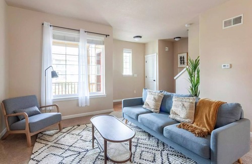 Five Oaks House | Nr DT, BG’s Food Carte w/Board Games-Coffee Maker-Microwave-Travel crib+W/D