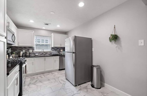 Bellaire House | Nr Med Center, NRG, Galleria Htown Getaway | Games