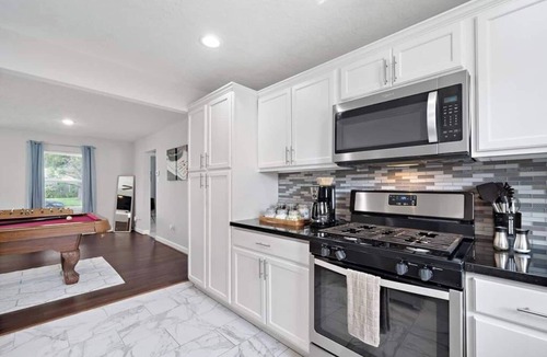 Bellaire House | Nr Med Center, NRG, Galleria Htown Getaway | Games