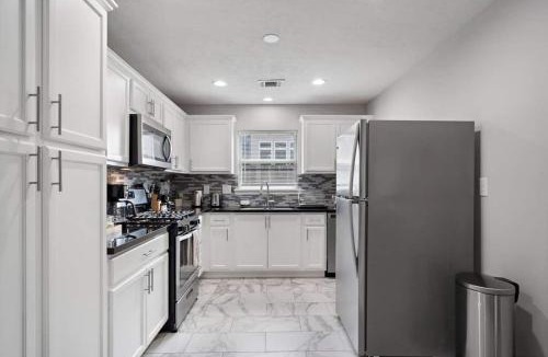 Bellaire House | Nr Med Center, NRG, Galleria Htown Getaway Games