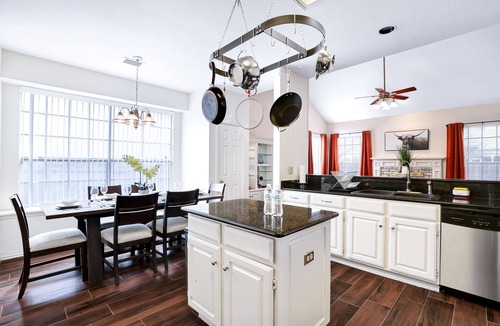 San Antonio House | Nr Sea World | Games | WiFi | BBQ | Yard | Pet Ok