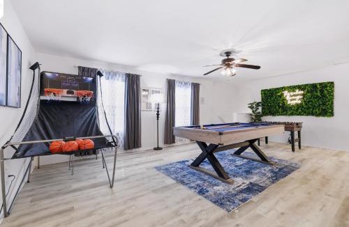 West San Antonio House | Nr Sea World Hot Tub Game Room Yard Swing Set BBQ