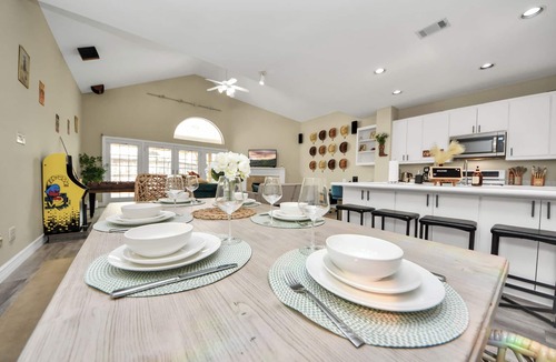Willow Meadows/Willowbend Area House | NRG Retreat l Sleeps 12 l Parking + Bicycles