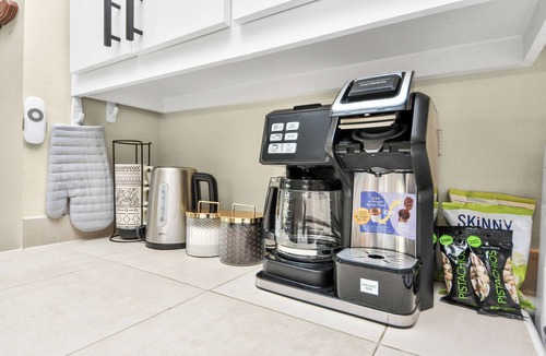 Willow Meadows/Willowbend Area House | NRG Retreat l Sleeps 12 l Parking + Bicycles