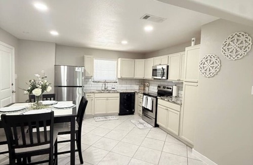North Richland Hills House | NRH - Clean & Comfy Retreat · Entire Home