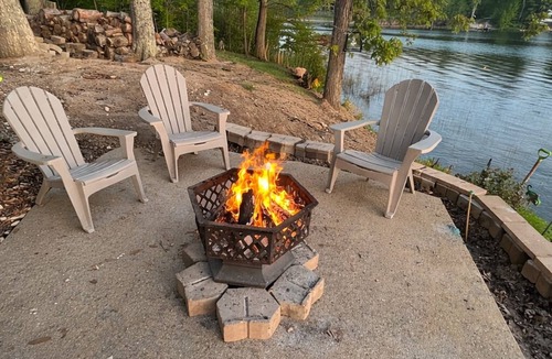 Lupton House | nSPECIAL 🔥 Lakefront Dock, Swim Raft, Firepit, Sleeps 16 All Sports Lake-