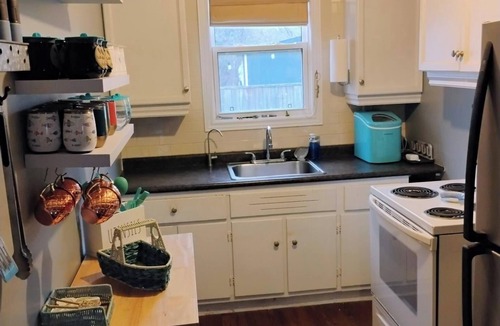 Turkey Point Cottage | nSteps to Turkey Point Beach - Cottage by the Lake