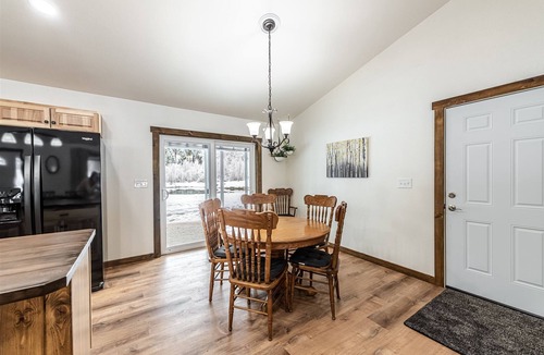 Superior House | nStreamside Reflections-Quiet Home-Private Pond- Superior, MT
