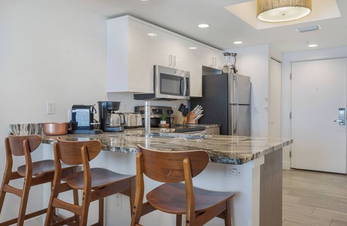 Treasure Island Condo | nTop-Floor Gulf-Front Oasis♥ Panoramic Balcony Sunsets, Pool♥Few Steps To Sand