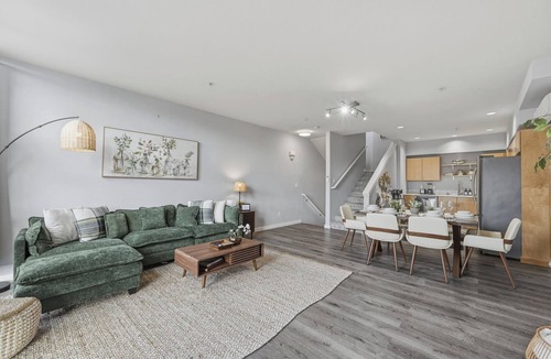 Lower Queen Anne House | nTraveler's Dream Cityscape with Space Needle views
