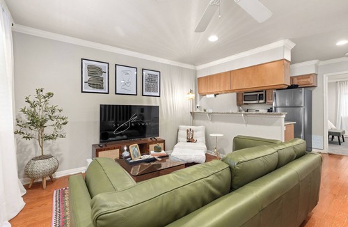 Travis Heights Condo | nTravis Heights Modern Getaway - Corporate Housing Rental