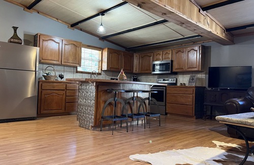 Barksdale Cabin | Nueces River Cabins-Oak Cabins
