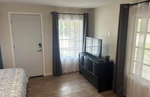 Barksdale Hotel | Nueces River Retreat - Room #3