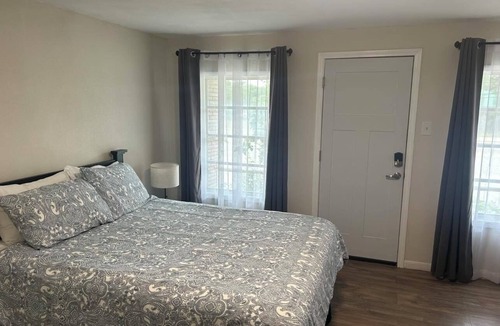 Barksdale Hotel | Nueces River Retreat - Room #3