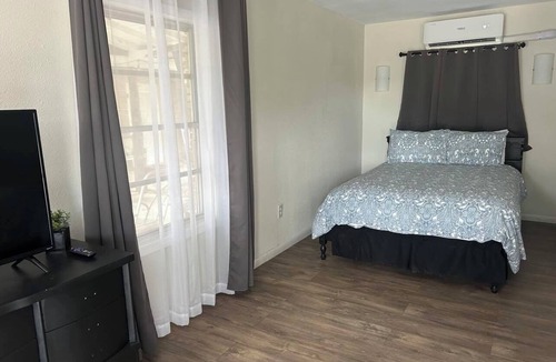 Barksdale Hotel | Nueces River Retreat - Room #3