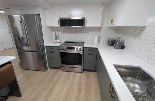 Ottawa Division Apartment | Nuevo Premium Monthly Rentals - Mid-Term - Garage Parking and EV charging