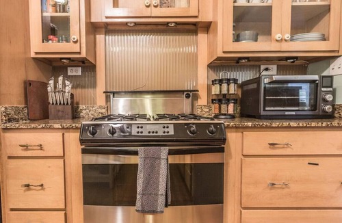 Maple Ridge House | Nugget`s Roost - Maple Ridge Gem