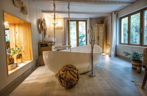 Euzet-les-Bains Hotel | Nuitées Bohèmes