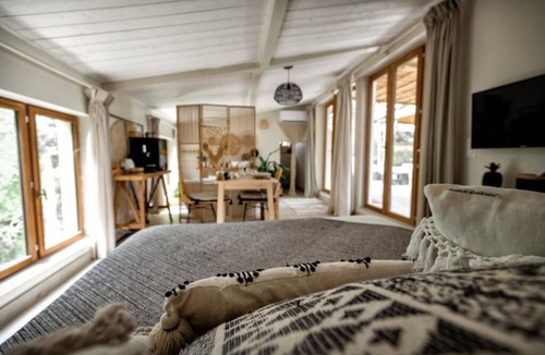 Euzet-les-Bains Hotel | Nuitées Bohèmes