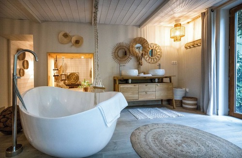 Euzet-les-Bains Hotel | Nuitées Bohèmes