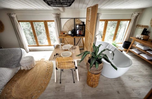 Euzet-les-Bains Hotel | Nuitées Bohèmes